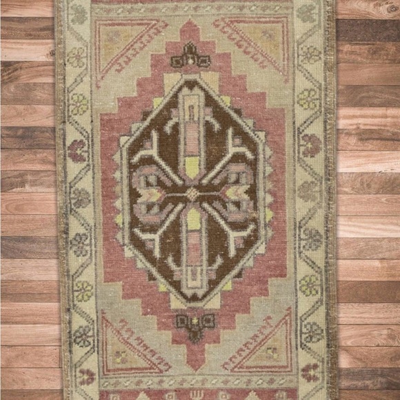 Oriental Hand Knotted Vintage Turkish Mini Rug 1'5" x 2'10" - Picture 4 of 4